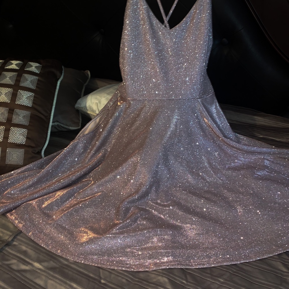Dresses - Picture 2 of 7